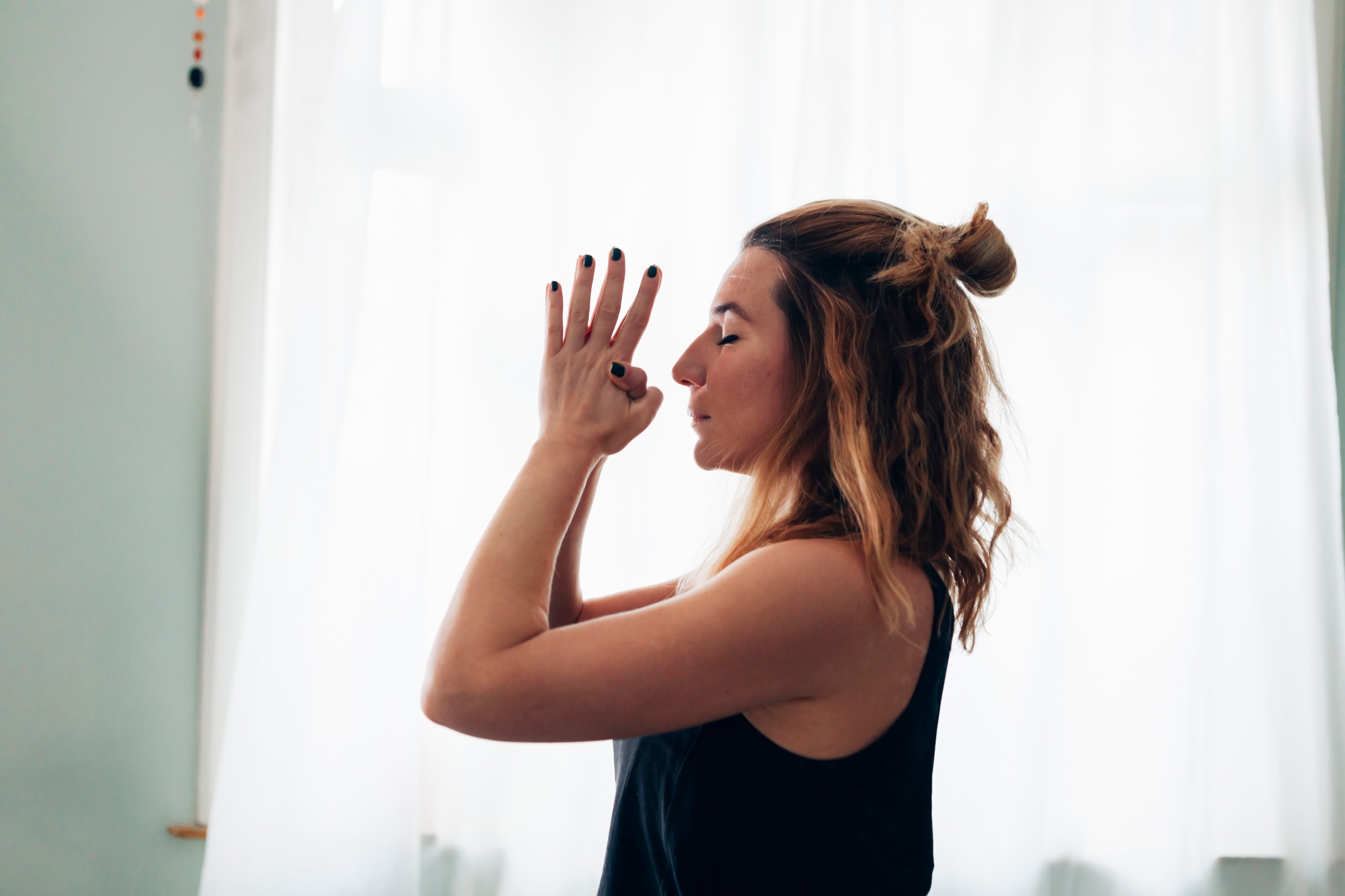 woman finding her chakra while meditating